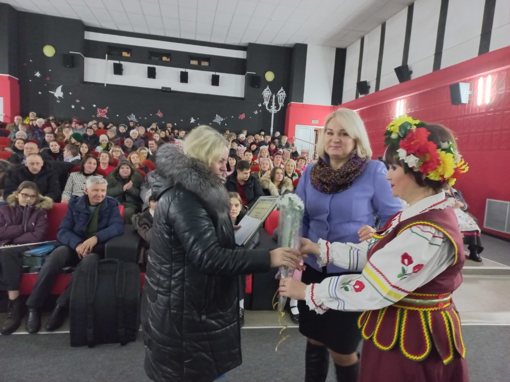 «Спешите день начать с добра» — под таким названием в кинотеатре «Знамя»  прошел тематический вечер, посвященный Дню инвалидов. Участие в нем приняли  и профсоюзы - Калинковичское районное объединение профсоюзов